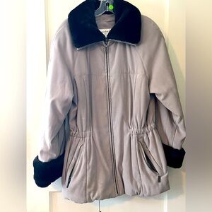 Jones New York Women's Gray Puffer Coat with Black Trim